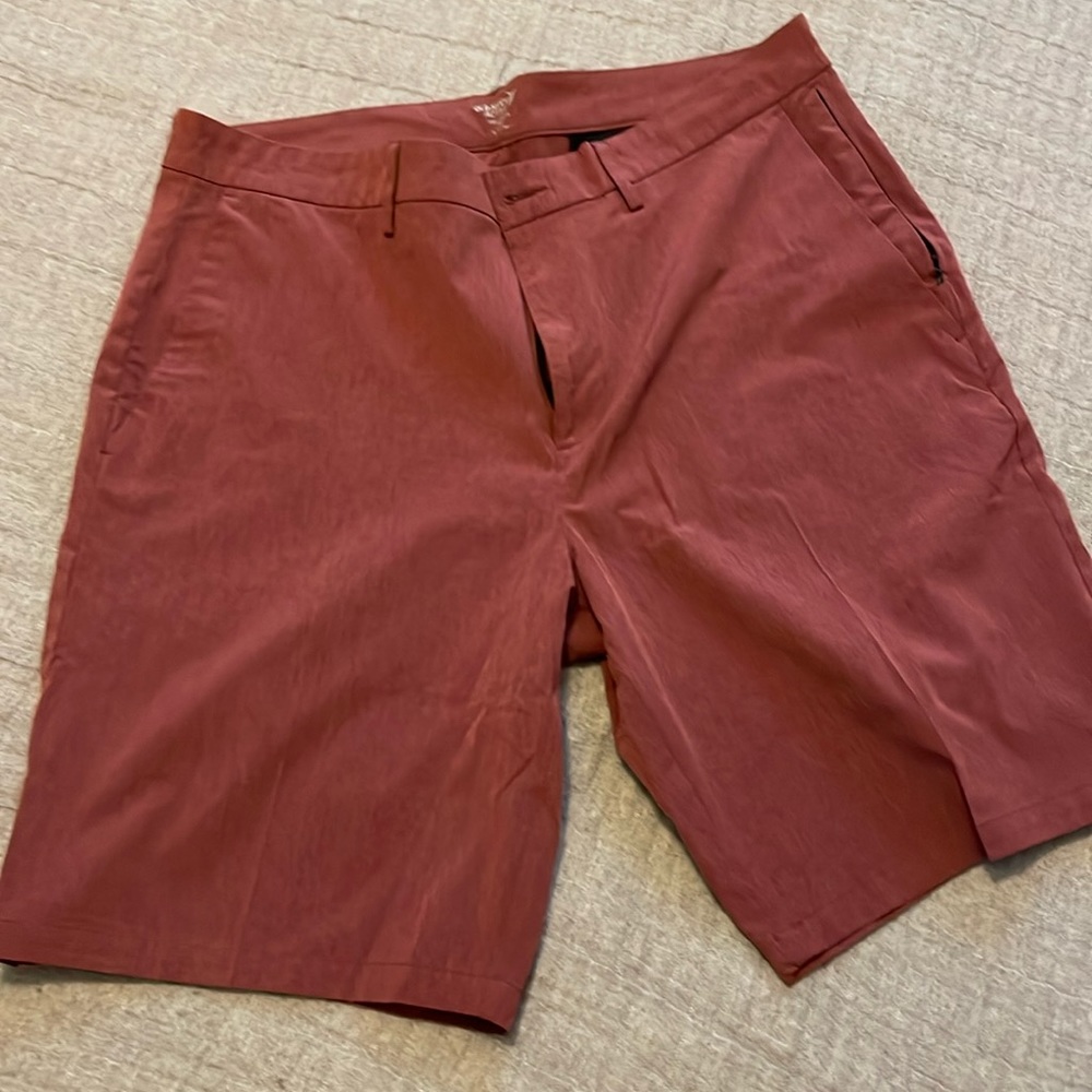 36” Waist Old Navy Active hybrid golf shorts.
